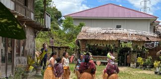 Ternyata, Di Sorong Ada Gerai Oleh-Oleh Lengkap Khas Adat Papua Loh.. Ternyata, Di Sorong Ada Gerai Oleh-Oleh Lengkap Khas Adat Papua Loh..