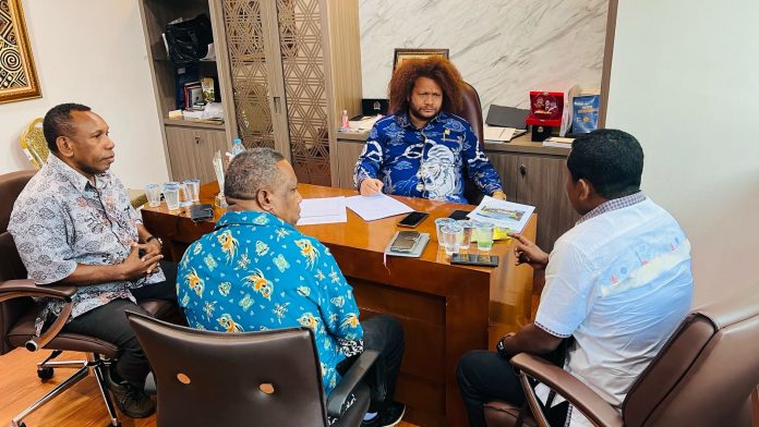 Anggota DPD RI Paul Finsen Mayor Dukung Penuh DOB Manokwari Barat