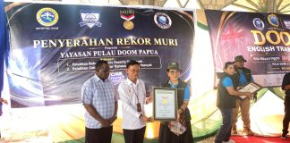 Doom Tra Kosong! Pulau Doom Cetak Rekor MURI Pelatihan Bahasa Inggris Terbanyak